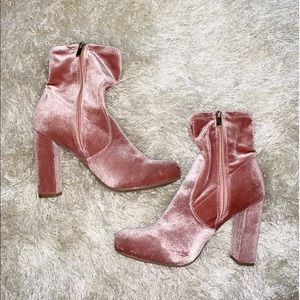 Pink / Mauve Velvet Heeled Booties Retro (NWOT)